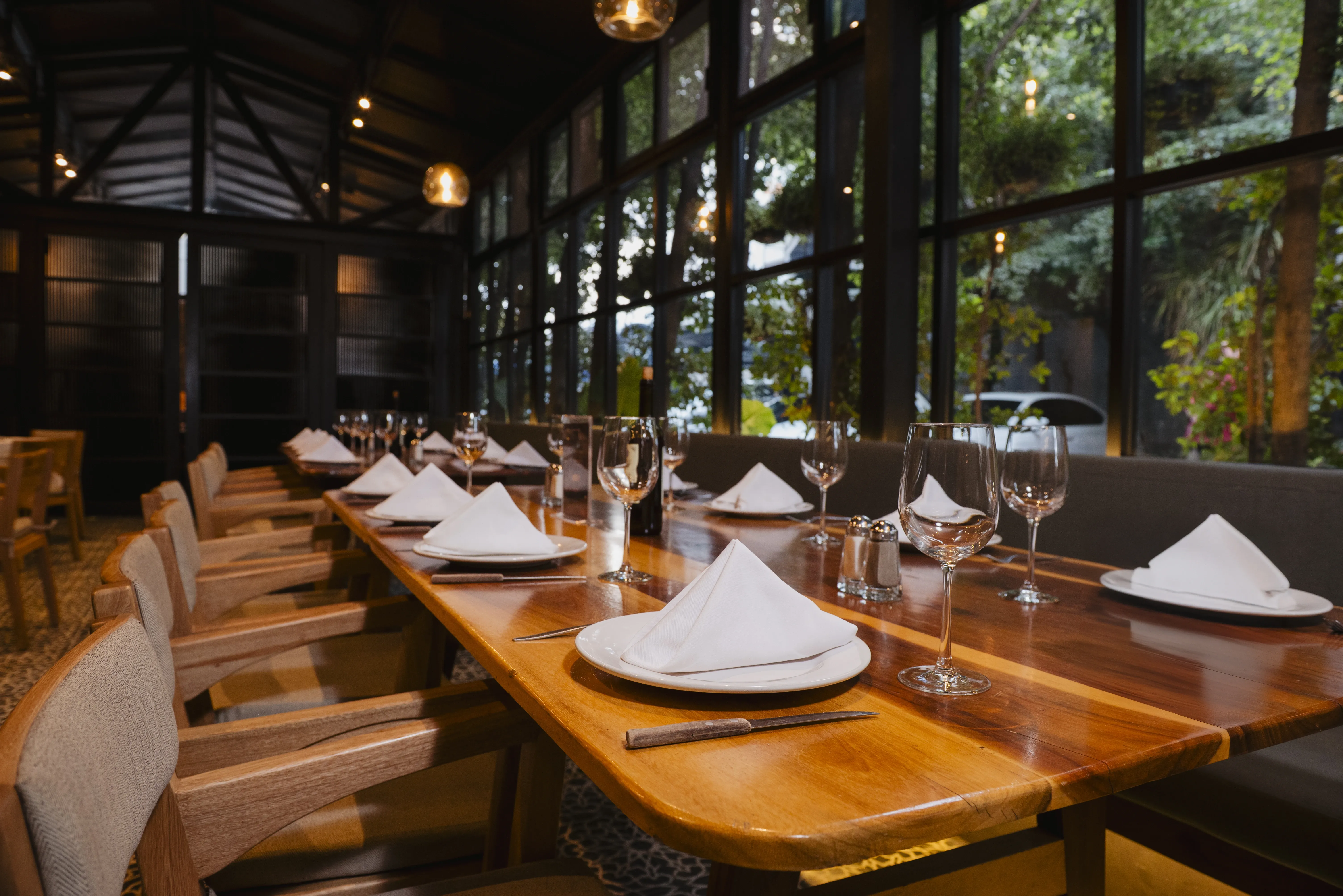 Rincón acogedor del salón de El Fogón del Pibe en Zapopan